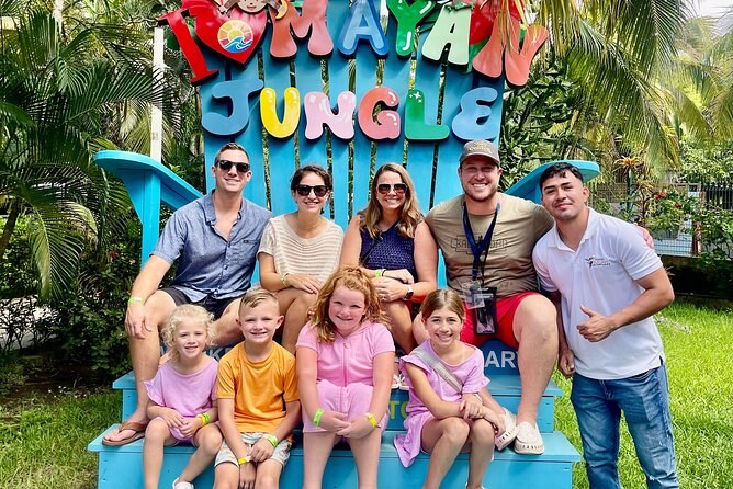 Roatán Island Tour: Sloth & Monkey Park, Rum, and Chocolate